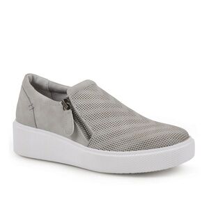 Doubly platform sneaker by White Mountain Shoes 8M